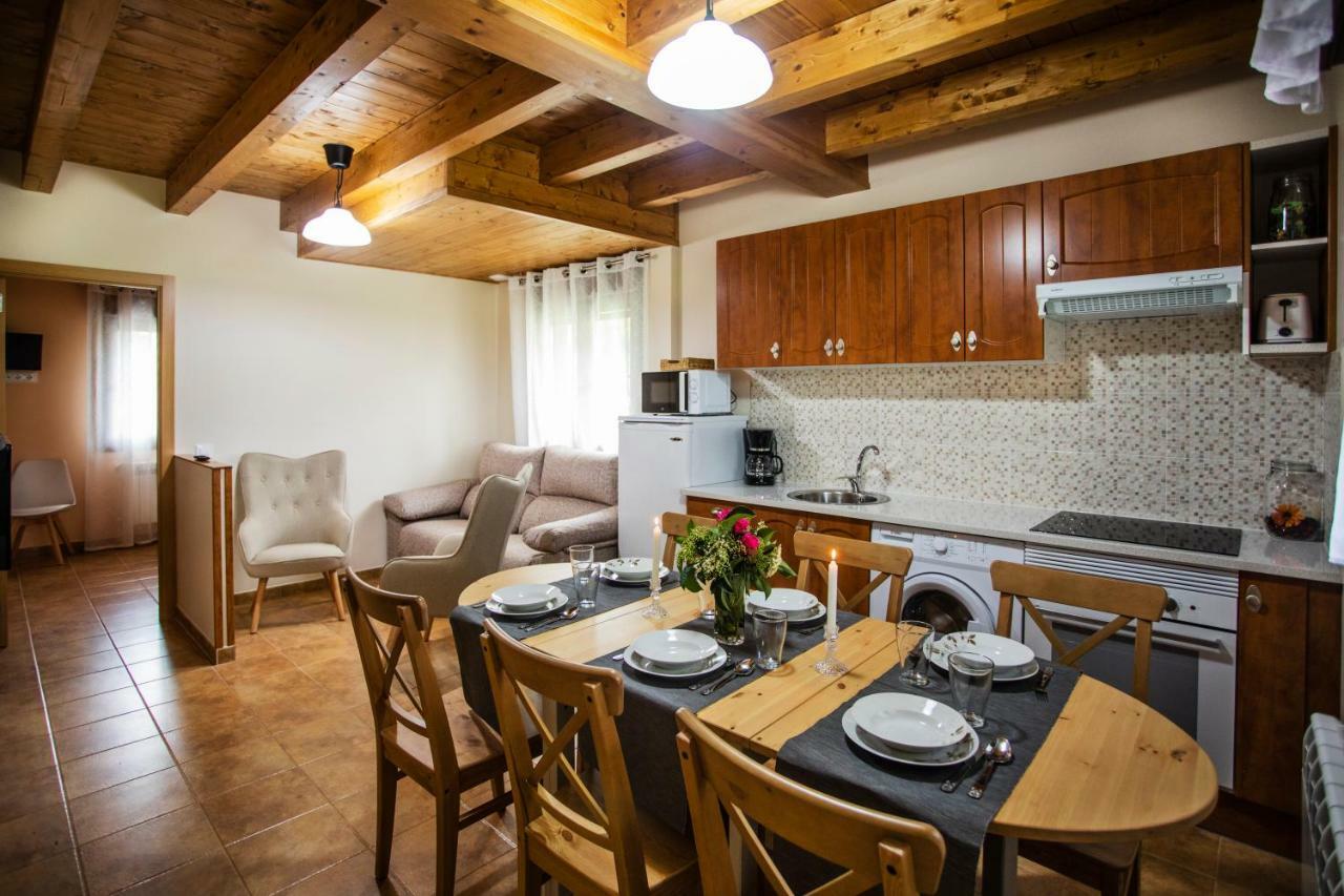 El Campo Mateo Apartamentos Onís Esterno foto