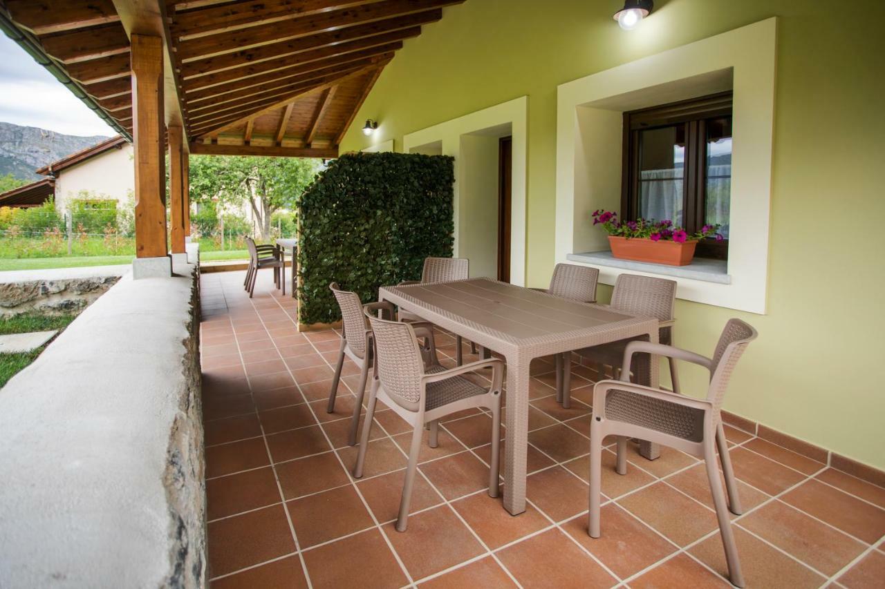 El Campo Mateo Apartamentos Onís Esterno foto