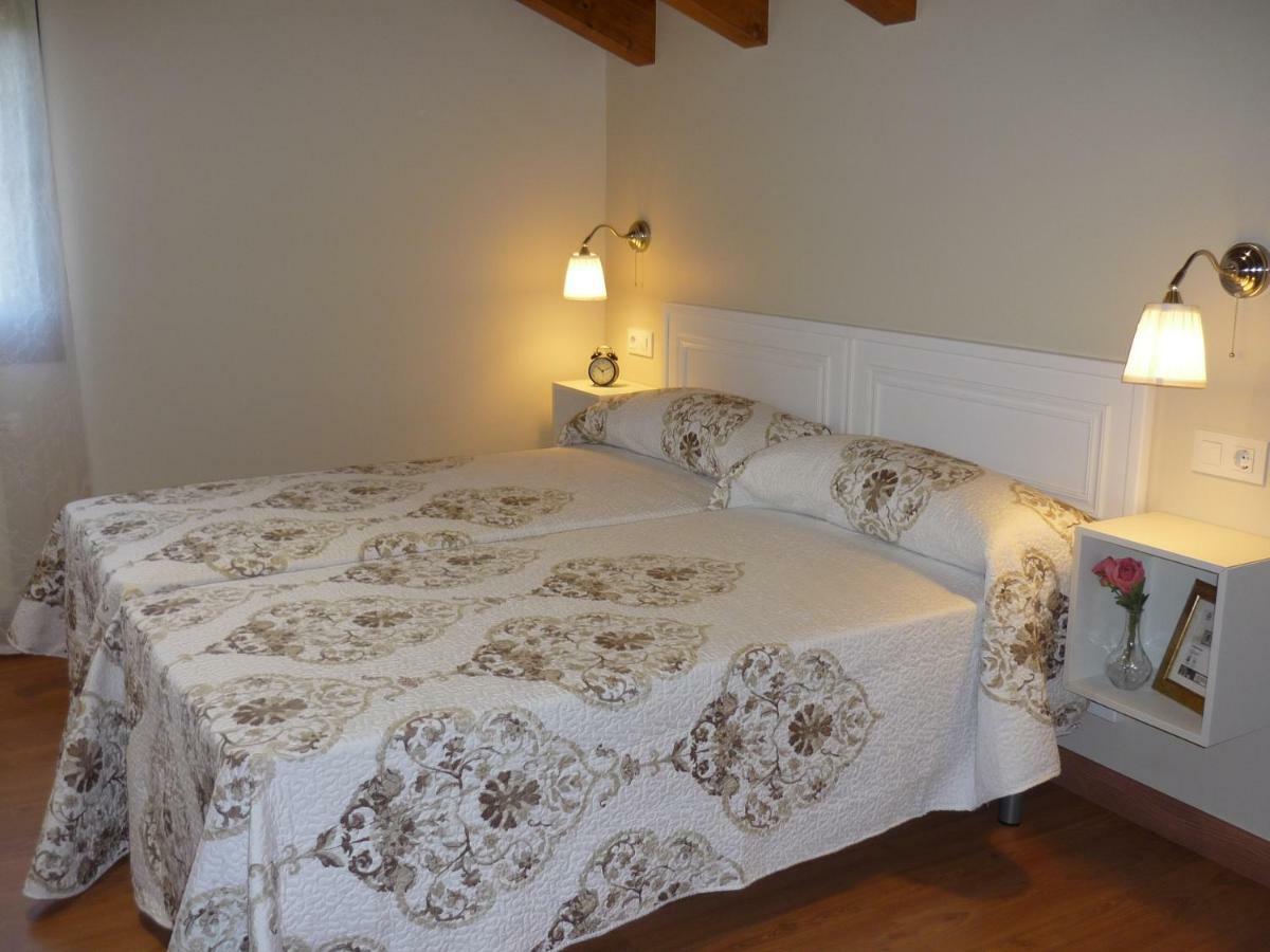El Campo Mateo Apartamentos Onís Esterno foto
