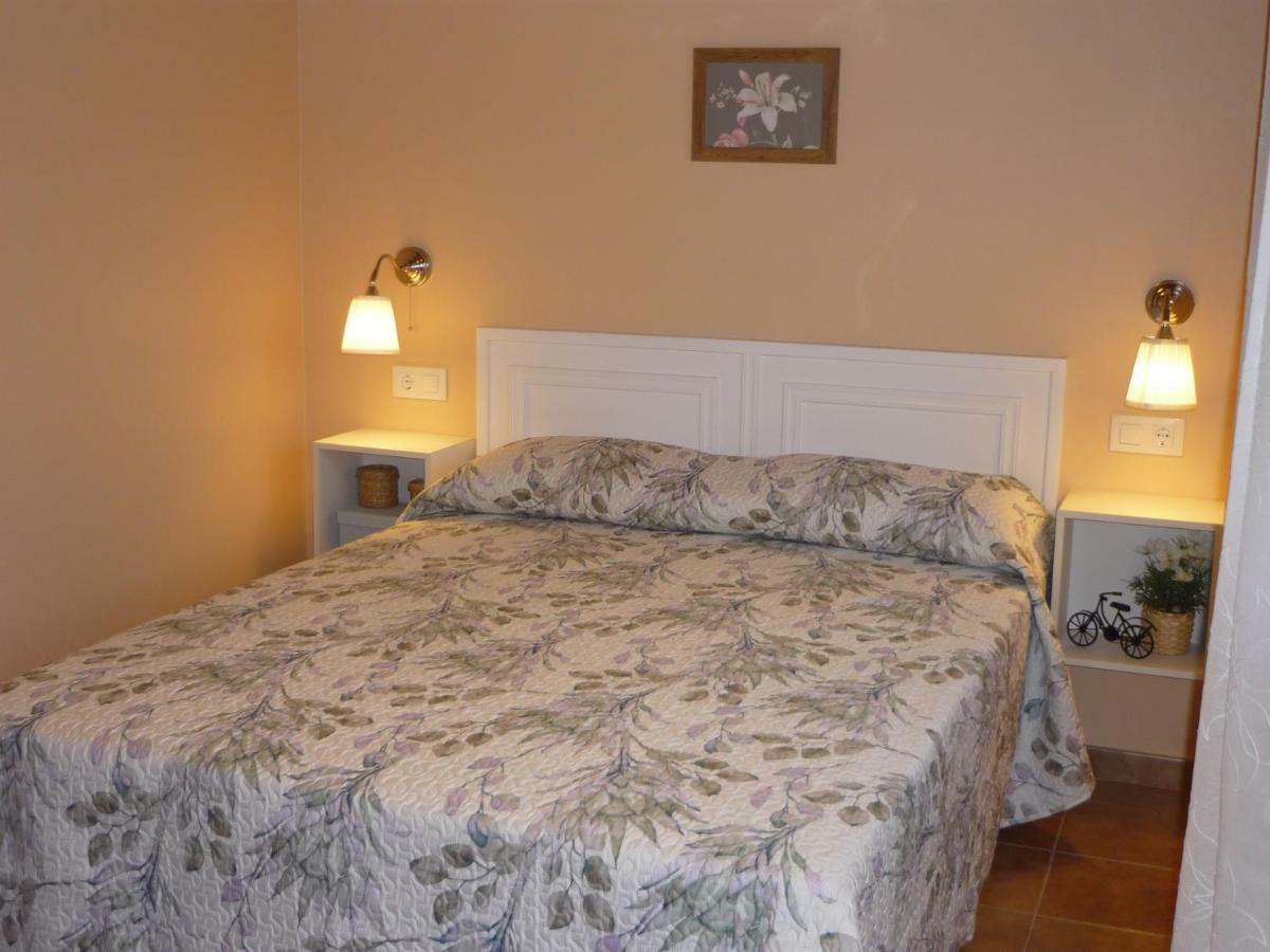 El Campo Mateo Apartamentos Onís Esterno foto